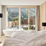 Laerchenlodge Skyspa And Rooftop Pool Inklusive Stubai Supercard Aparthotel