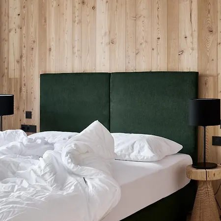 Laerchenlodge Skyspa And Rooftop Pool Inklusive Stubai Supercard Apart-hotel Fulpmes