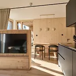 Aparthotel Laerchenlodge Skyspa And Rooftop Pool Inklusive Stubai Supercard