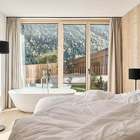 Laerchenlodge Skyspa And Rooftop Pool Inklusive Stubai Supercard Apartahotel