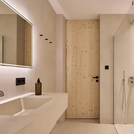 Laerchenlodge Skyspa And Rooftop Pool Inklusive Stubai Supercard Apartahotel 4*