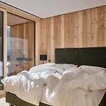 Lejlighedshotel Laerchenlodge Skyspa And Rooftop Pool Inklusive Stubai Supercard 4*